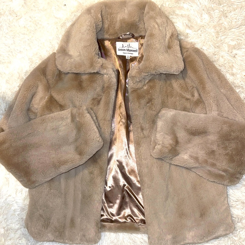 Adorable faux fur jacket 🦊 M